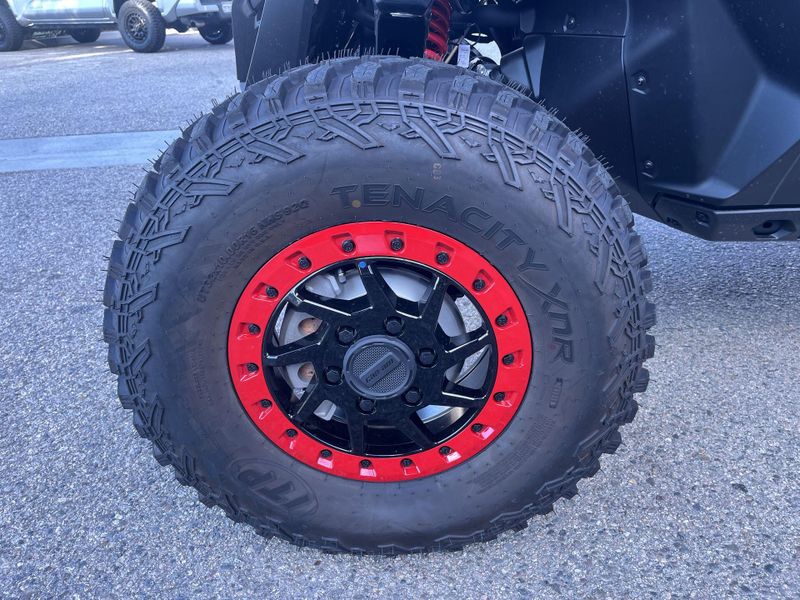 New 2026 Can-Am MAVERICK R X RS WITH SMART-SHOX 999T DCT Image 21
