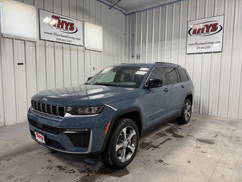 New 2026 Jeep Grand Cherokee L Limited 4x4Image 19