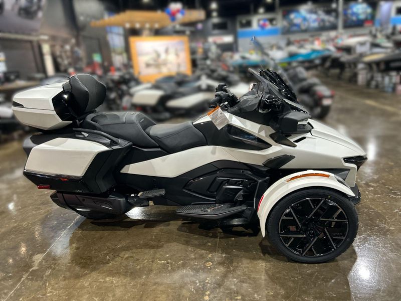 New 2026 Can-Am SPYDER RT SEA-TO-SKY (SE6) Image 11