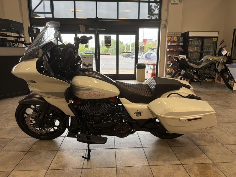 Used 2024 Harley-Davidson ROAD GLIDE CVO ST Image 14