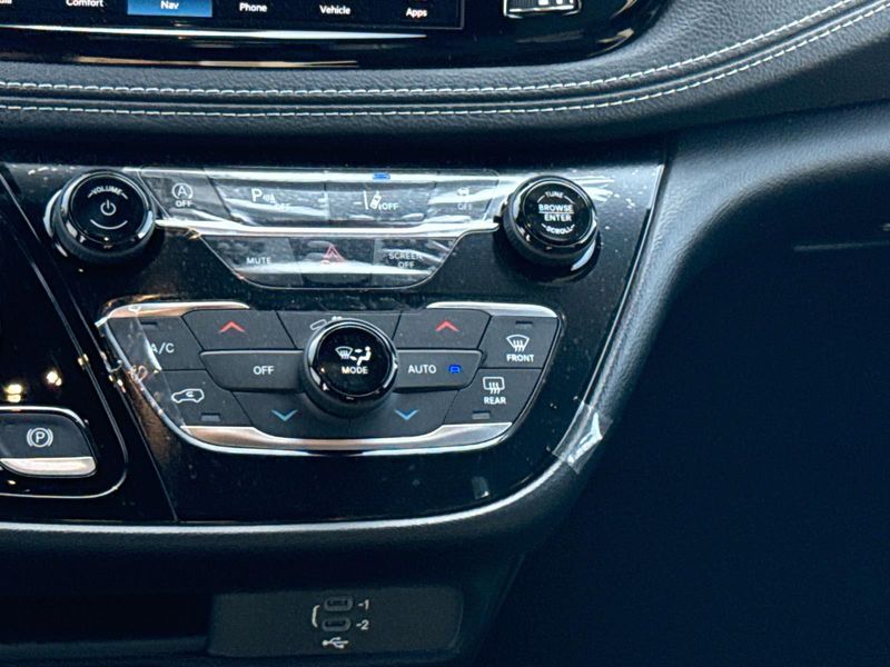 New 2027 Chrysler Pacifica Select Awd
