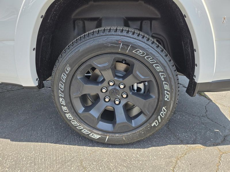 New 2026 RAM 1500 Big Horn Crew Cab 4x2 5'7' Box