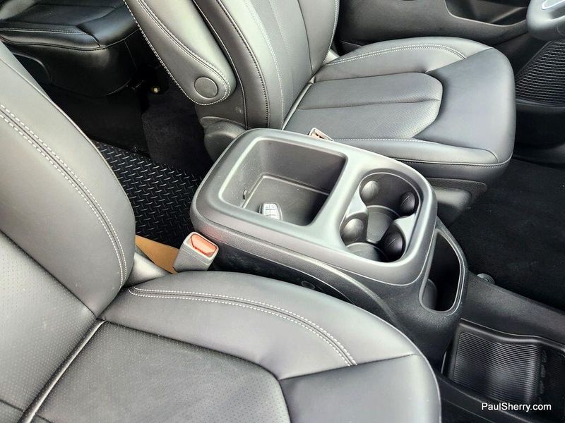 2025 Chrysler Voyager LXImage 45
