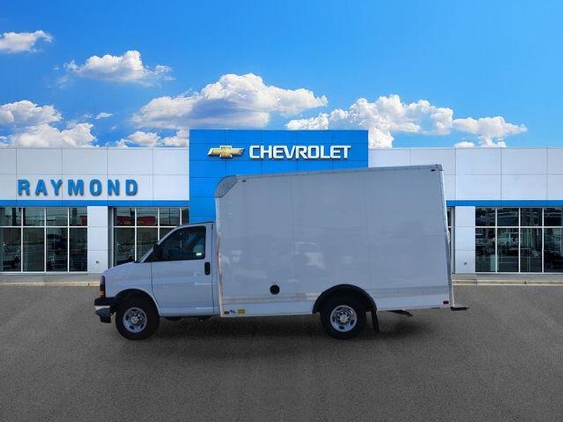 New 2026 Chevrolet Express 3500 Work VanImage 7