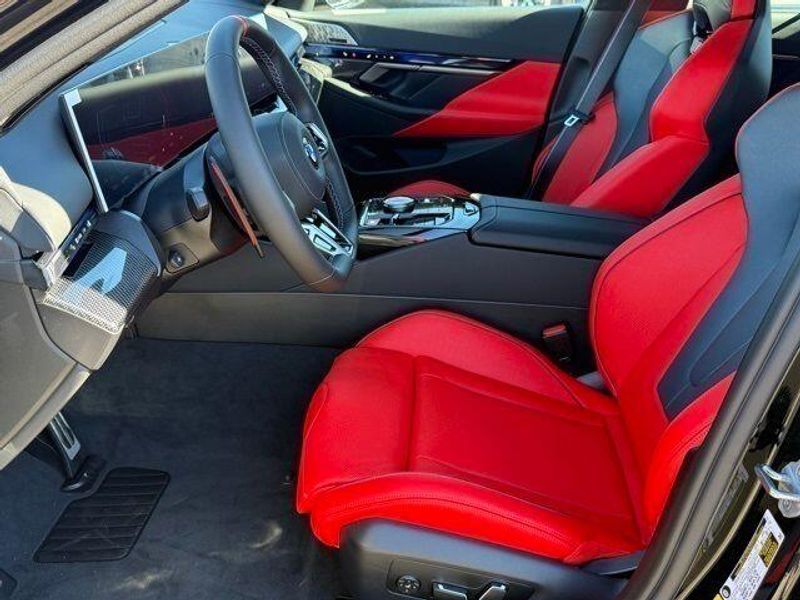 New 2026 BMW M5 BaseImage 17