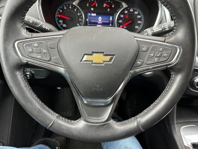 2019 Chevrolet Equinox LTImage 3