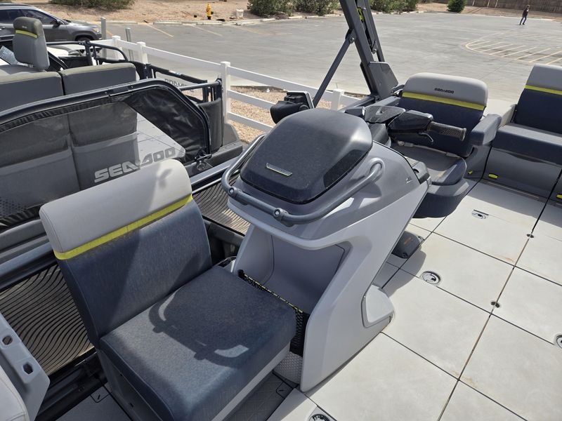 NEW 2026 SEADOO SWITCH CRUISE LIMITED 21 300HP DOUBLE BIMINI WITH GALVANIZED TRAILER Image 8