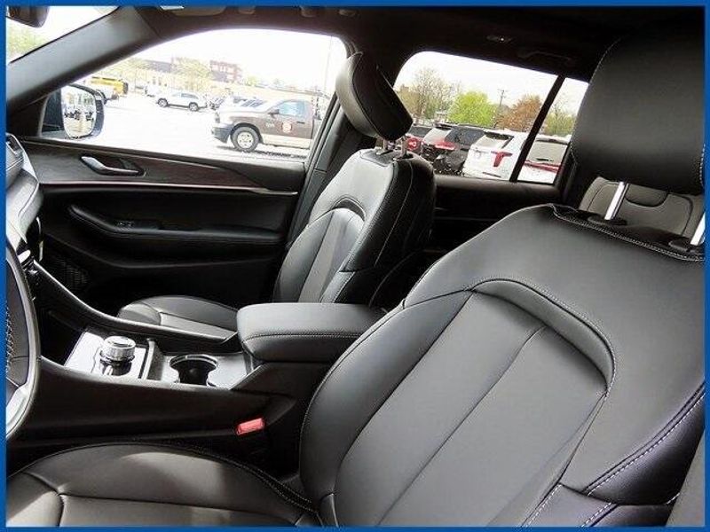 2025 Jeep Grand Cherokee LimitedImage 13