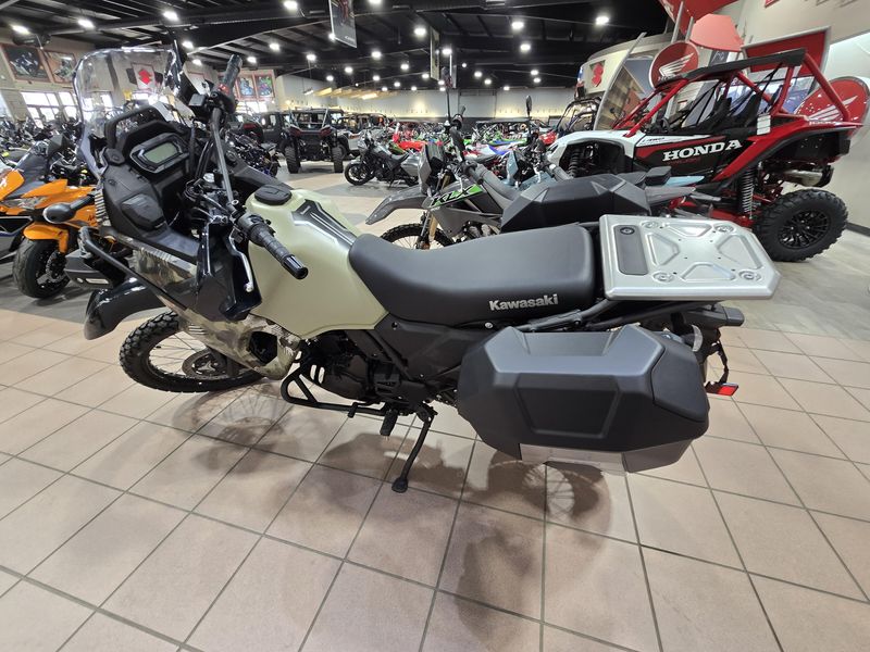 2025 Kawasaki KLR 650 ADVENTURE ABS CYPHER CAMO TAN AND METALLIC MATTE CARBON GRAYImage 8