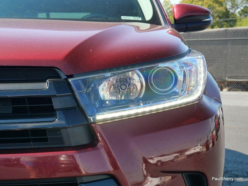 2017 Toyota Highlander SE photo 19