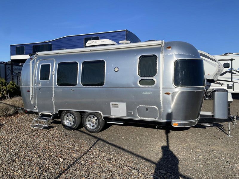 2019 AIRSTREAM FLYING CLOUD 23FB Image 2