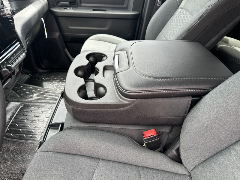 2025 RAM 3500 Tradesman Crew Cab Chassis 4x4 60