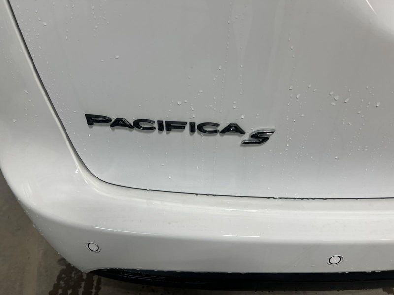 2024 Chrysler Pacifica Touring LImage 13