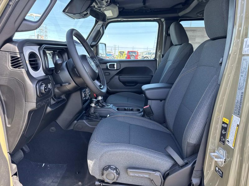 New 2026 Jeep Gladiator Sport S 4x4