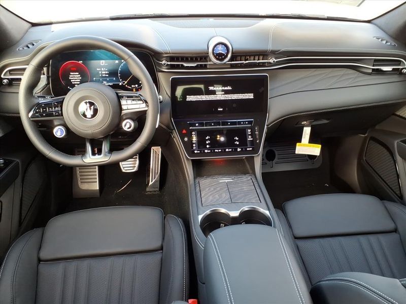 New 2025 Maserati Grecale ModenaImage 12