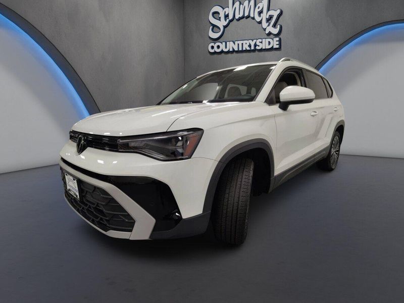Used 2025 Volkswagen Taos SEImage 4