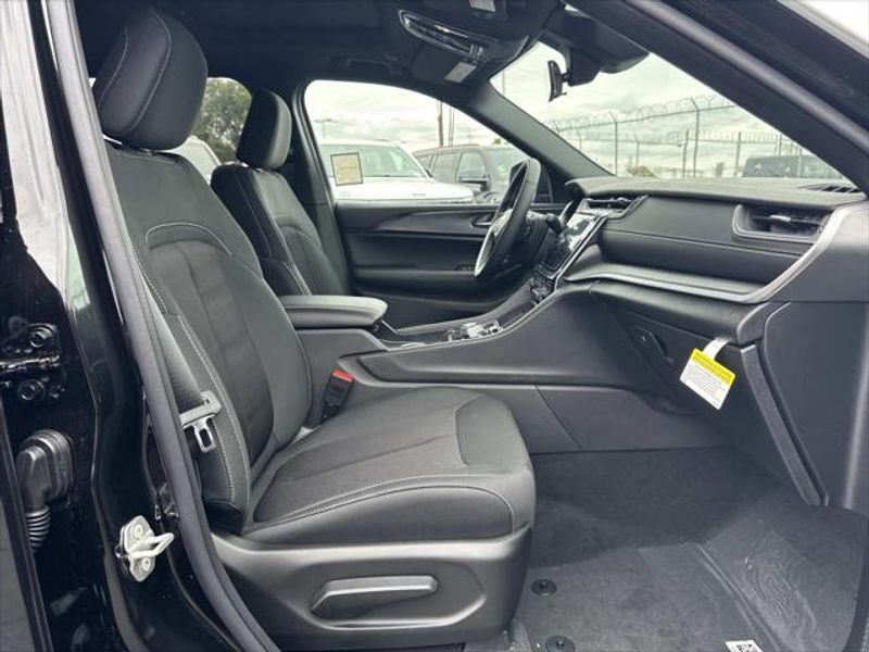 New 2026 Jeep Grand Cherokee Laredo X 4x2