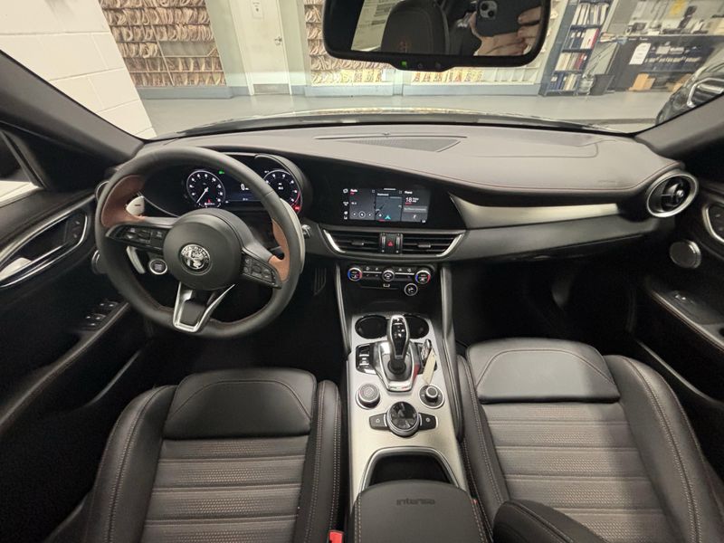 New 2025 Alfa Romeo Giulia Intensa AwdImage 12