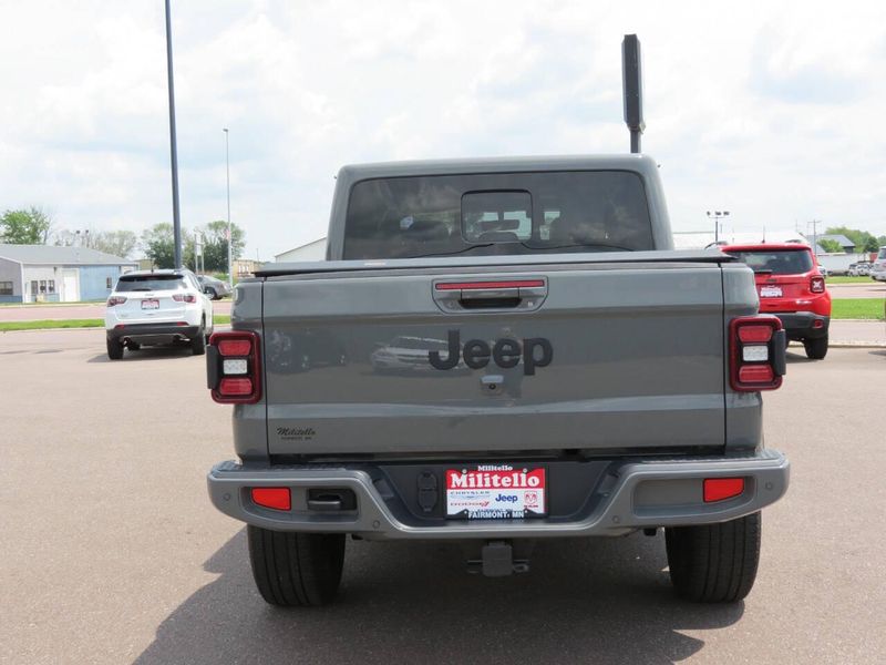 Used 2022 Jeep Gladiator High Altitude 4x4 4dr Crew Cab 5.0 ft. SBImage 3