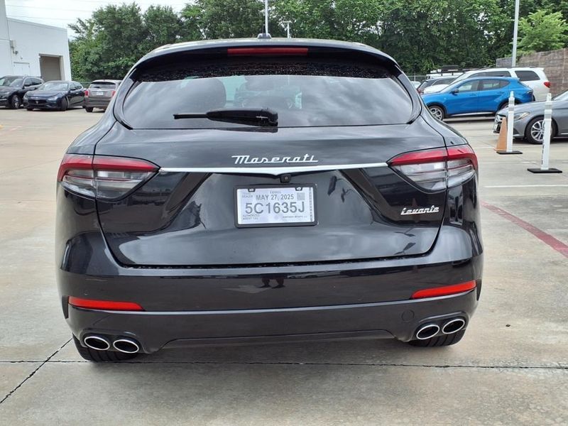 2022 Maserati Levante GTImage 11