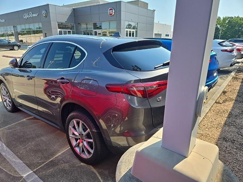 Used 2018 Alfa Romeo Stelvio TiImage 4
