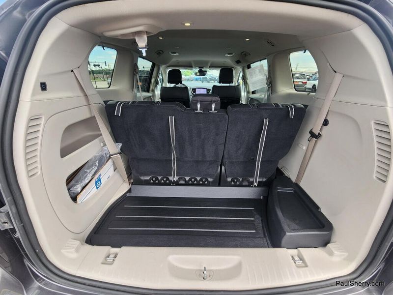 Used 2022 Chrysler Pacifica Touring L