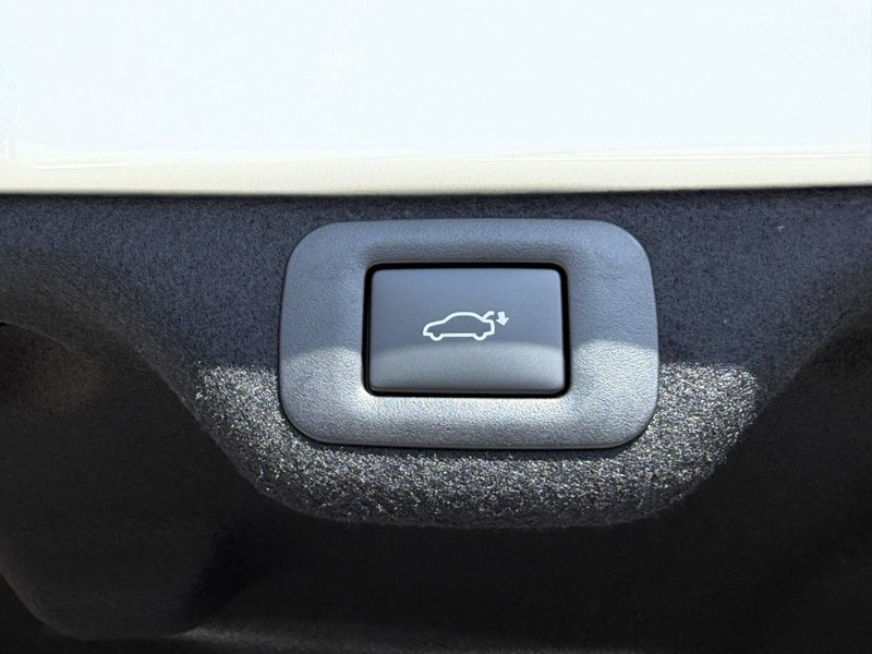 New 2026 Lexus ES 350e PremiumImage 16