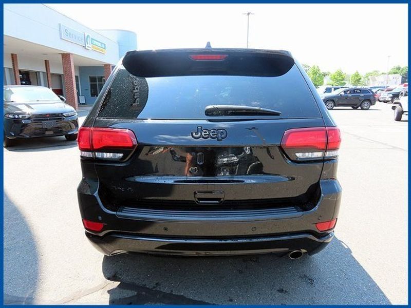 2021 Jeep Grand Cherokee Laredo XImage 6