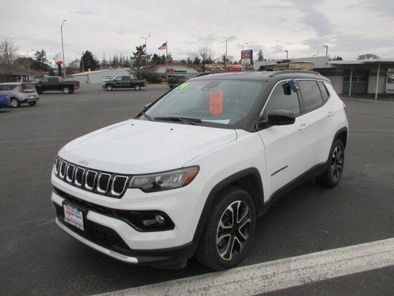 Used 2024 Jeep Compass LimitedImage 3