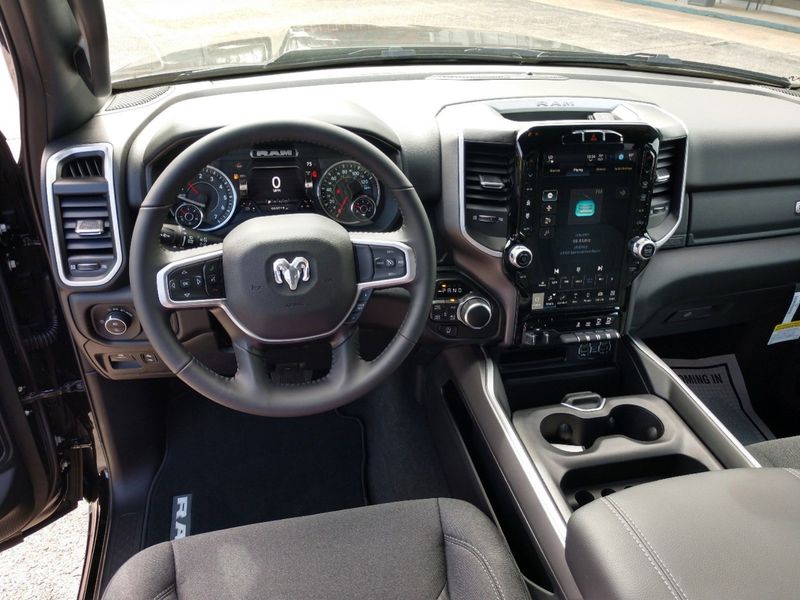 2023 RAM 1500 Big Horn Crew Cab 4x4 5