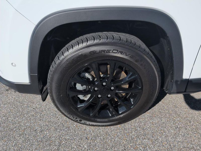 2023 Jeep Cherokee Altitude LuxImage 9