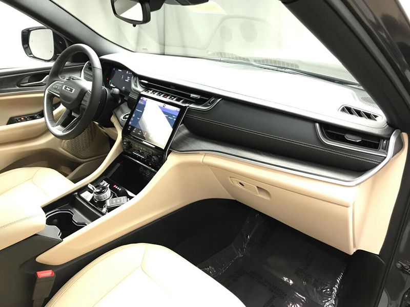 Used 2024 Jeep Grand Cherokee L LimitedImage 27