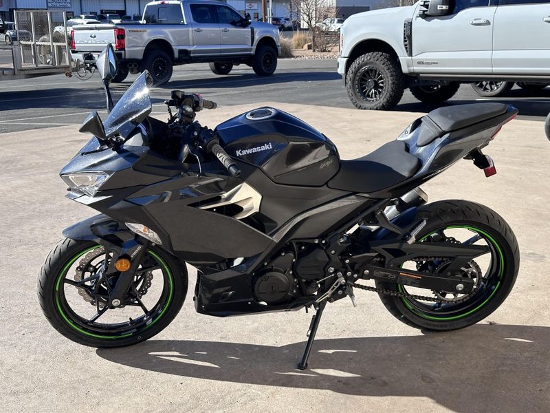 USED 2022 KAWASAKI NINJA 400 ABS Image 5