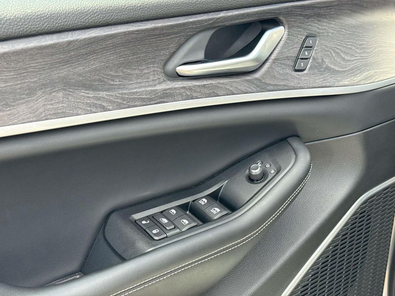 New 2022 Jeep Grand Cherokee 4xe Limited 4x4