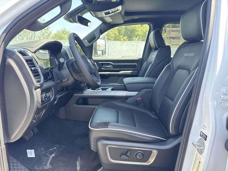 New 2026 RAM 1500 Laramie Crew Cab 4x2 5'7' Box