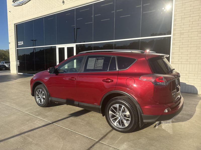 Used 2018 Toyota RAV4 Hybrid XLEImage 2