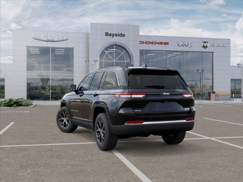 2025 Jeep Grand Cherokee Limited photo 3