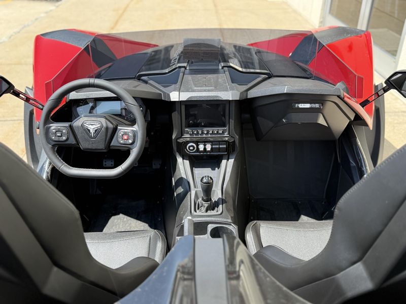 2024 Polaris SLINGSHOT SLR MANUALImage 6