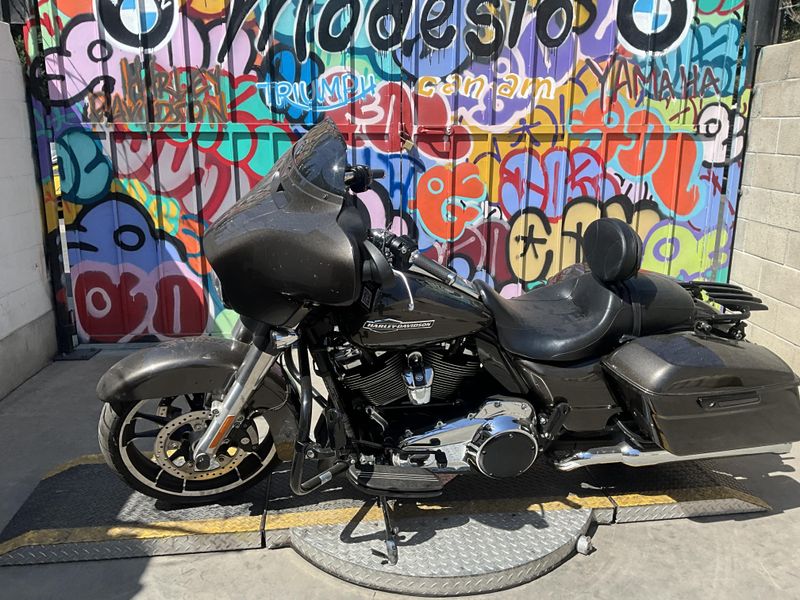 Used 2021 HARLEY STREET GLIDE Image 2
