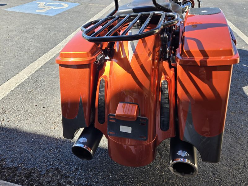 USED 2013 HARLEY ROAD GLIDE CVO  CUSTOM Image 10