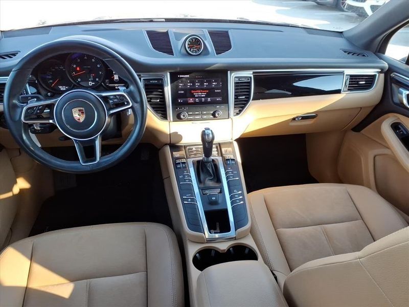 Used 2017 Porsche Macan BaseImage 12