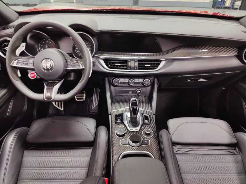Used 2023 Alfa Romeo Stelvio Quadrifoglio AWD w/SunroofImage 24
