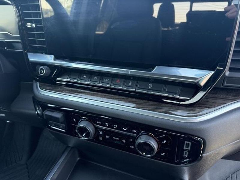 2025 Chevrolet Silverado 1500 RST photo 12