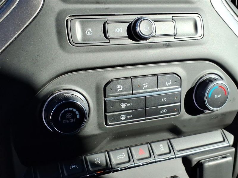 Used 2023 Chevrolet Silverado 1500 CustomImage 21