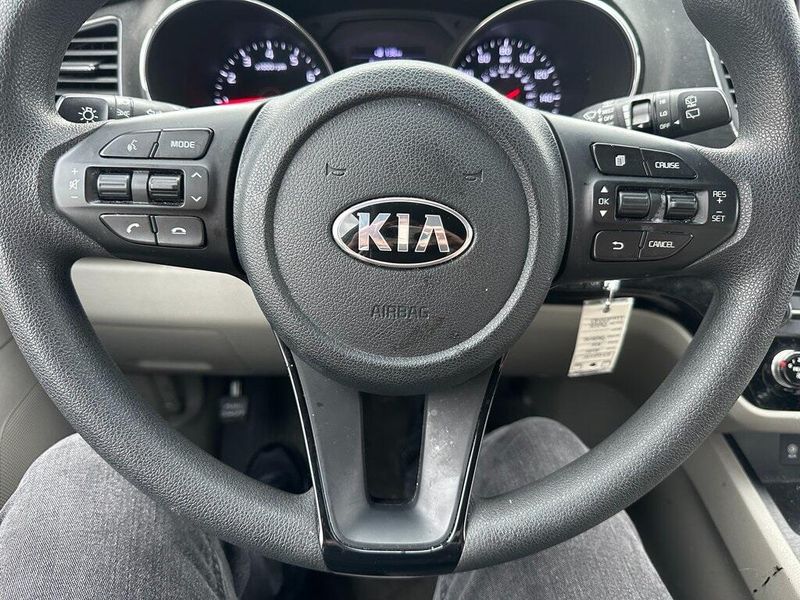 2020 Kia Sedona LXImage 3