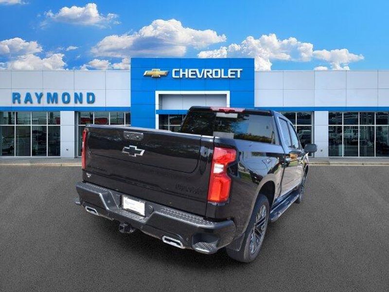 New 2026 Chevrolet Silverado 1500 High CountryImage 4