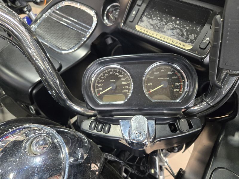 2017 Harley-Davidson ROAD GLIDE ULTRA LIMITED Image 12
