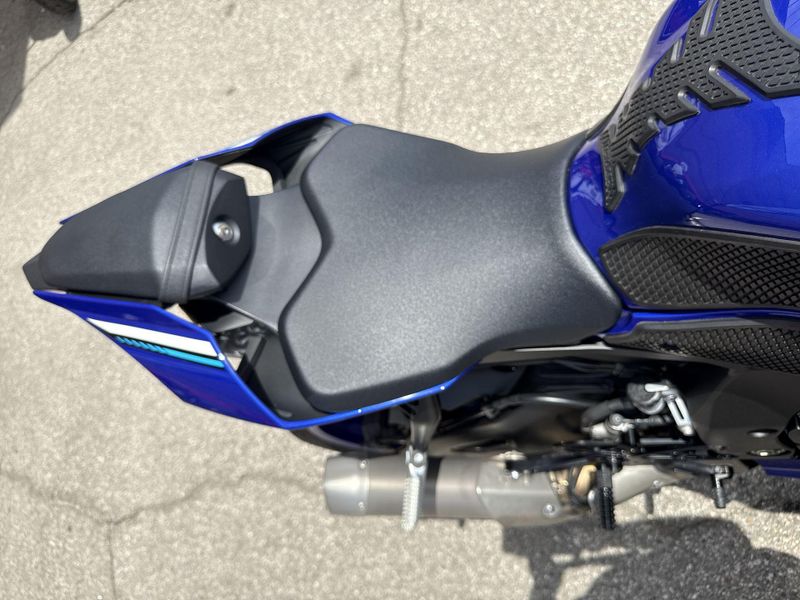 Used 2025 Yamaha YZF-R1 Image 17