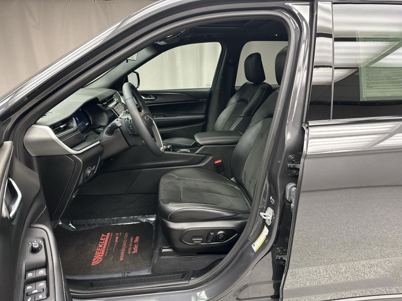 Used 2025 Jeep Grand Cherokee Altitude XImage 6