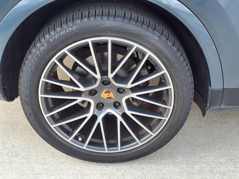 2019 Porsche Cayenne BaseImage 11